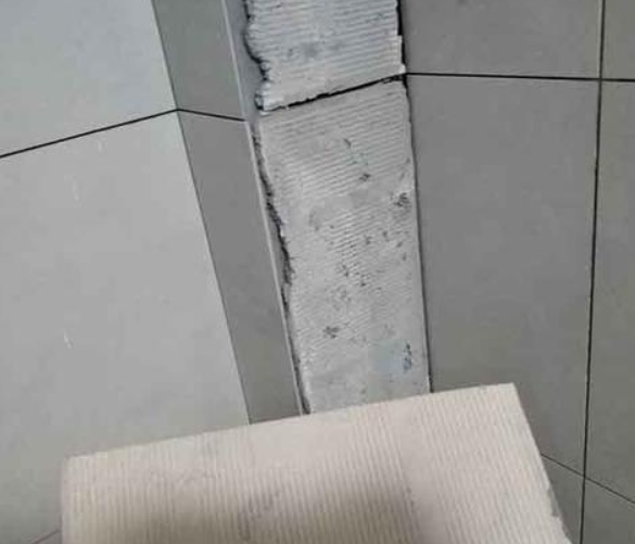 六安瓷砖空鼓维修公司分享下厨房瓷砖脱落的补救措施。
